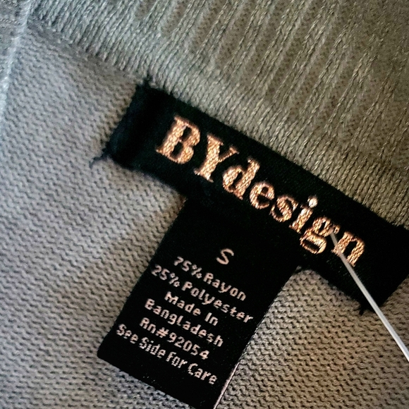 Lovely BY DESIGN Studded Mock Neck Dove Grey Sweater Size Small - Picture 2 of 6